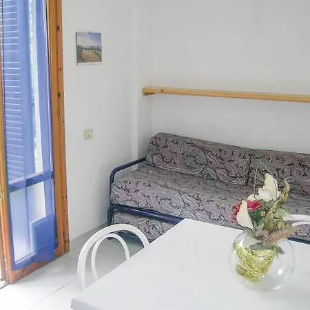 Viale Trappes 7 *